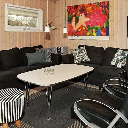 Four-bedroom Holiday In 2 *